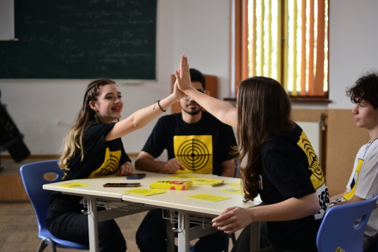 Despre reciclare, prin joc. ASAP România desfășoară în această toamnă ateliere interactive pentru liceenii din București