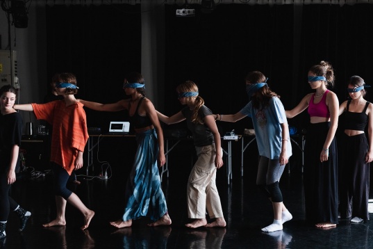 Performance, film și expoziții la final de Open Practice Society