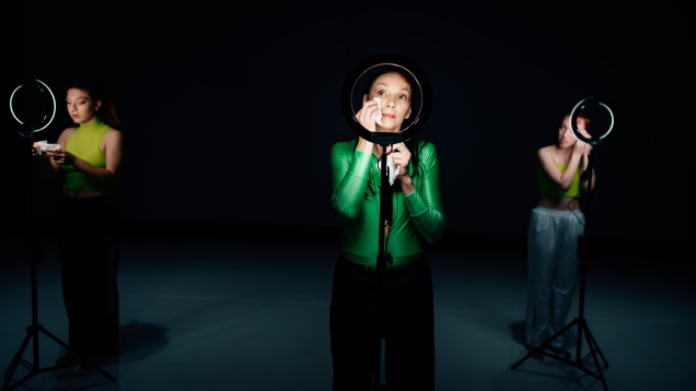 Elemente pop, trenduri și argoul internetului | O nouă premieră la CNDB