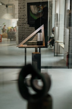 Meron Gallery găzduiește expoziția ALREADY, NOT YET by ATELIER PLUS