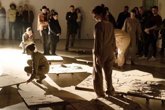  „Deal. Reconstituire”—performance colectiv și vernisaj 3 noiembrie, Parcul Izvor și MNAC