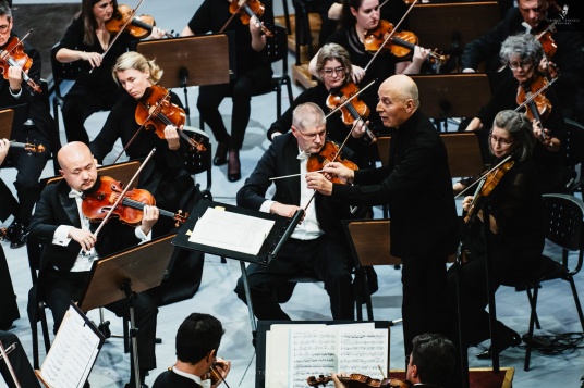 Dirijorul Paavo Järvi și Orchestra Tonhalle Din Zürich, alături de Alisa Weilerstein – invitați de prestigiu la Festivalul Internațional George Enescu