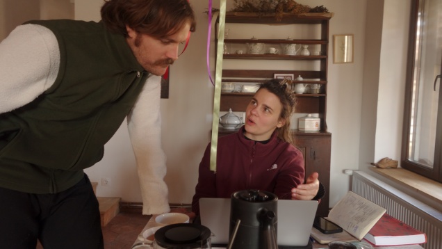 Fire, memorie, montaj: un documentar se țese la Șona