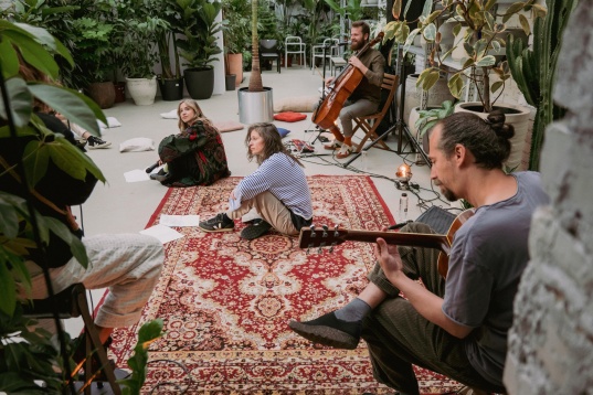 WHAT’S NEXT –  Covor Plante Poezie 2025, performance-ul ca formă de libertate și de deschidere către lume