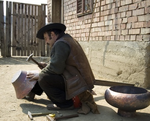 MEȘTESHUKAR BUTIQ // Modern Design Meets Traditional Craftmanship