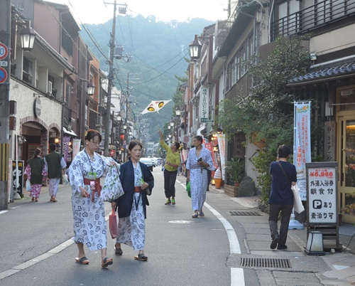 Premieră spectacol „zmeul sau ce este dansul contemporan”