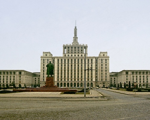 Arhitectura socialistă în Bucureşti