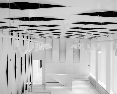 Galateca Gallery // TILT by Richard Scott