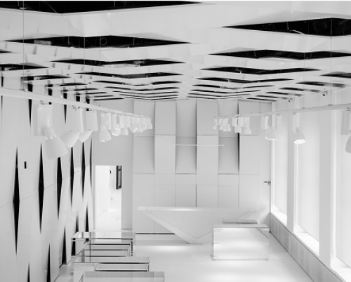 GALERIA GALATECA // Tilt by Richard Scott