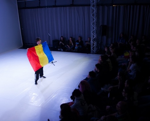 CNDB // Centrul Național al Dansului București își mobilează curtea