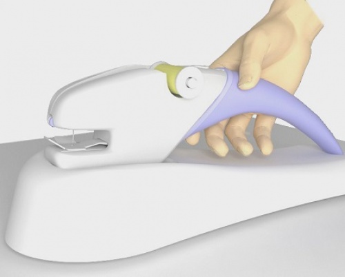 Bianca Arhot // Mașina de cusut portabilă