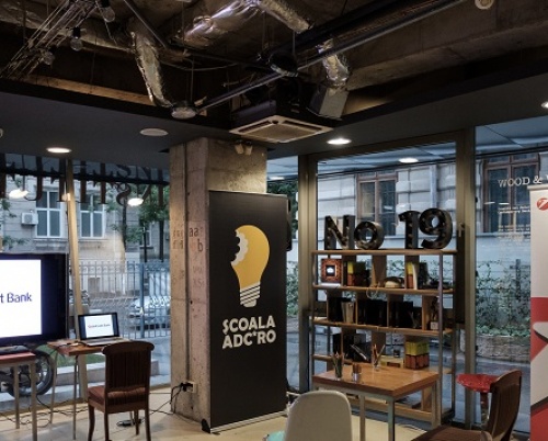 Deadline Extension 20 noiembrie: Înscrieri pentru cea de-a zecea ediție Școala ADC - Bursă UniCredit Bank primului admis