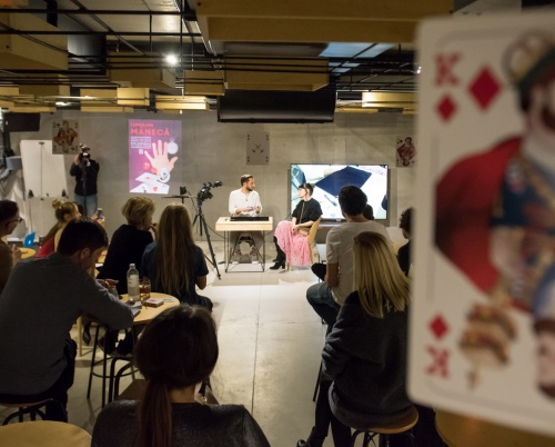 Lumea din mânecă - primul atelier de magie aplicată