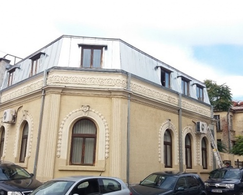 De la bal la birou și... în parc