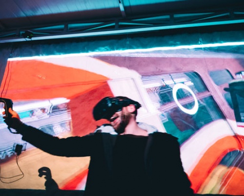 ONE NIGHT GALLERY // LOVE RALUCA BĂRARU 