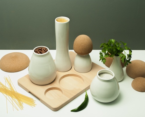 Tânărul care se încăpățânează să facă faimos designul de obiect românesc în lume