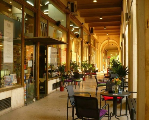 Ora de cultură la HUMANITAS KRETZULESCU