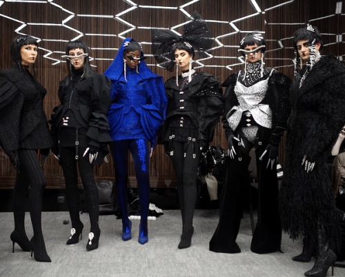 ALEXANDRU MANUEL POP // INVESTIGAREA STEREOTIPURILOR FEMININE ȘI INEGRAREA MILCĂRII FEMINISTE ÎN DISCURSUL MODEI CONTEMPORANE