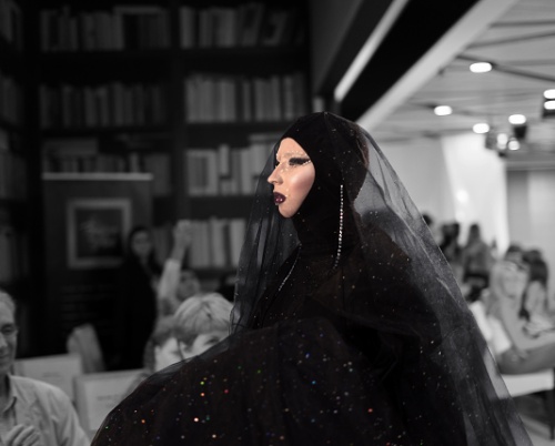 PAUL PALM // STUDIU ASUPRA VERSATILITĂȚII VESTIMENTARE & ANALIZA PSIHOLOGICĂ A DEPRESIEI ȘI RELATAREA EI ÎN MODA CONTEMPORANĂ 