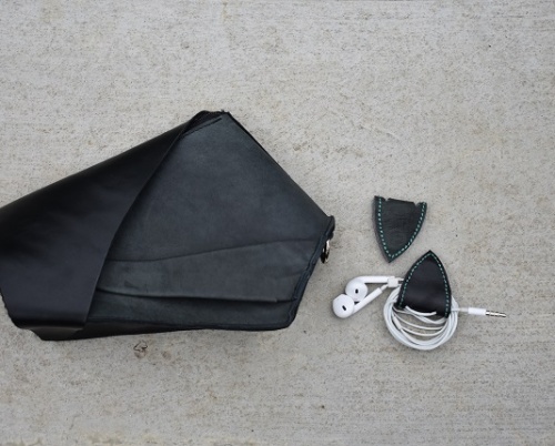 TEODORA HOLENCIUC // GENȚI ȘI ACCESORII DIN PIELE PINETAG