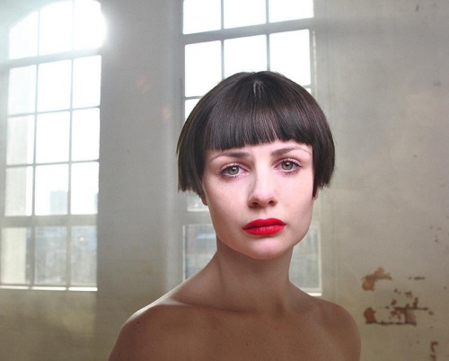 153 DE SECUNDE   Teatru contemporan inspirat de povestea uneia dintre supraviețuitoarele dramei de la Colectiv