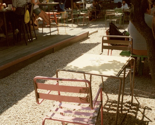 J’ai Bistrot – bistrou, bar, terasă, grădină, curte sau loc de joacă?