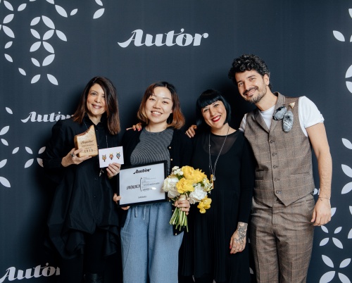 AUTOR de zece ani și-a decernat premiile anuale