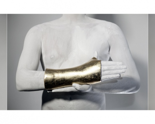 Lucrarea The Artist's Golden Hand, semnată de Mihai Zgondoiu, prezentă la DIPLOMA 2019