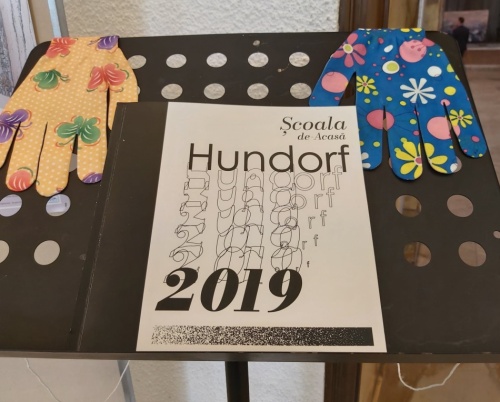 ȘCOALA DE-ACASĂ: 14 artişti expun la ICR după o rezidenţă în satul românesc