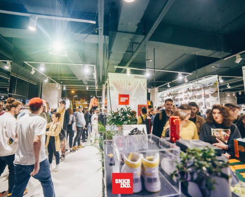 Sneaker Industry – Anxiety Pack