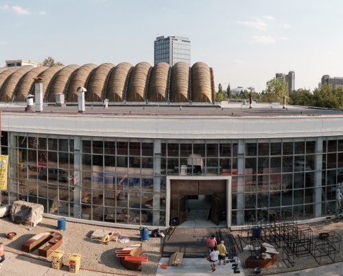 Combinat.ro, despre comunitatea artistică și creativă a Combinatului Fondului Plastic 