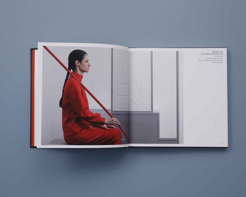 Arantxa Etcheverria anunță publicarea albumului DOORS