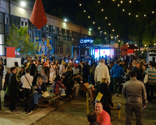 IQOS susține noua generație de artiști din cadrul DIPLOMA