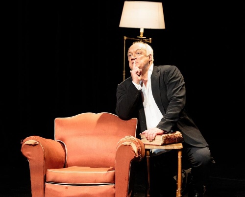 Dă-ți întâlnire cu Eric-Emmanuel Schmitt în UNDERCLOUD1(6)