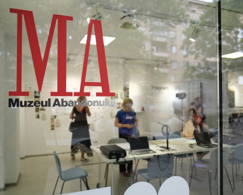 Muzeul Abandonului și-a deschis pentru o lună porțile în Piața Amzei 