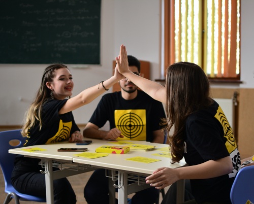 Despre reciclare, prin joc. ASAP România desfășoară în această toamnă ateliere interactive pentru liceenii din București