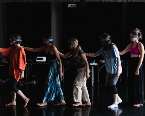 Performance, film și expoziții la final de Open Practice Society