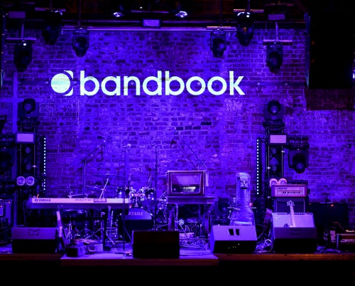 Aproximativ 800 de persoane au participat la evenimentul de lansare a platformei BandBook