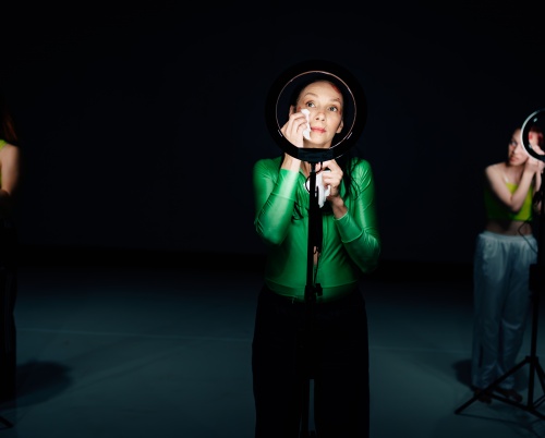 Elemente pop, trenduri și argoul internetului | O nouă premieră la CNDB