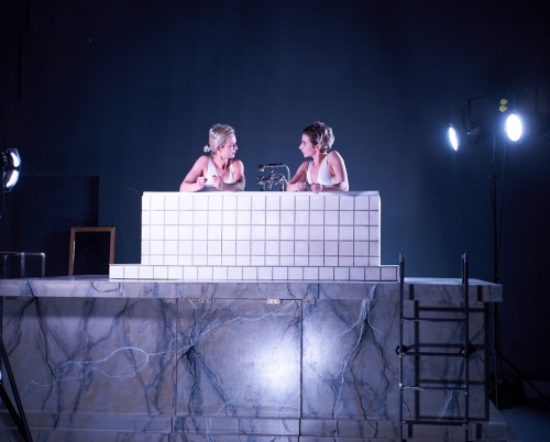 Trei motive să mai mergi la teatru în luna mai, cu Vanner Collective