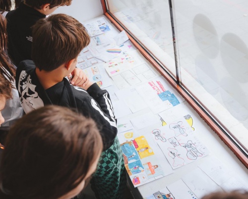 Supereroii reciclării, imaginați și desenați de elevii din România, acum în expoziția BANDA ASAP