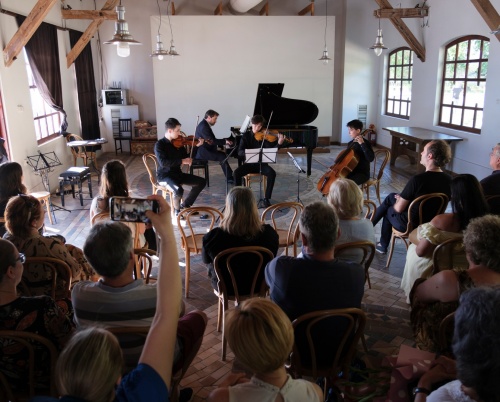 Bursierii SoNoRo Interferențe și maeștrii lor vor susține concerte la Portul Cultural Cetate și Filarmonica de Stat „Oltenia” Craiova